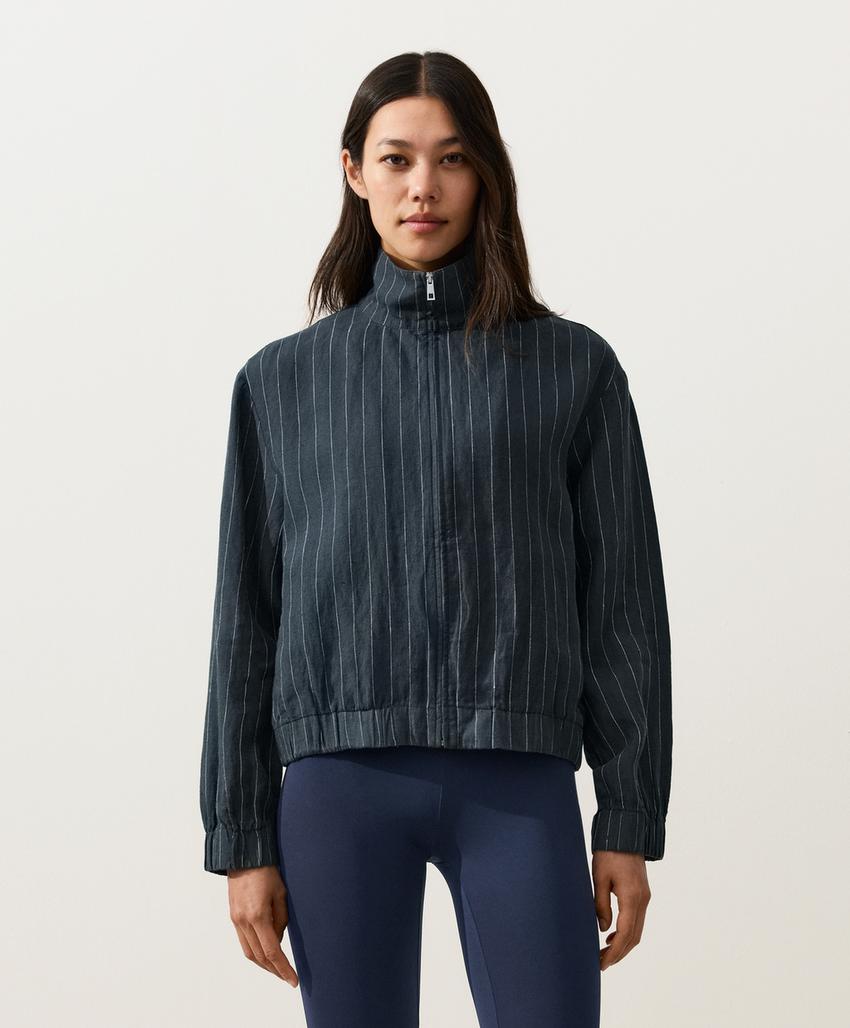 Куртка из 100%-го льна в тонкую полоску с высоким воротником