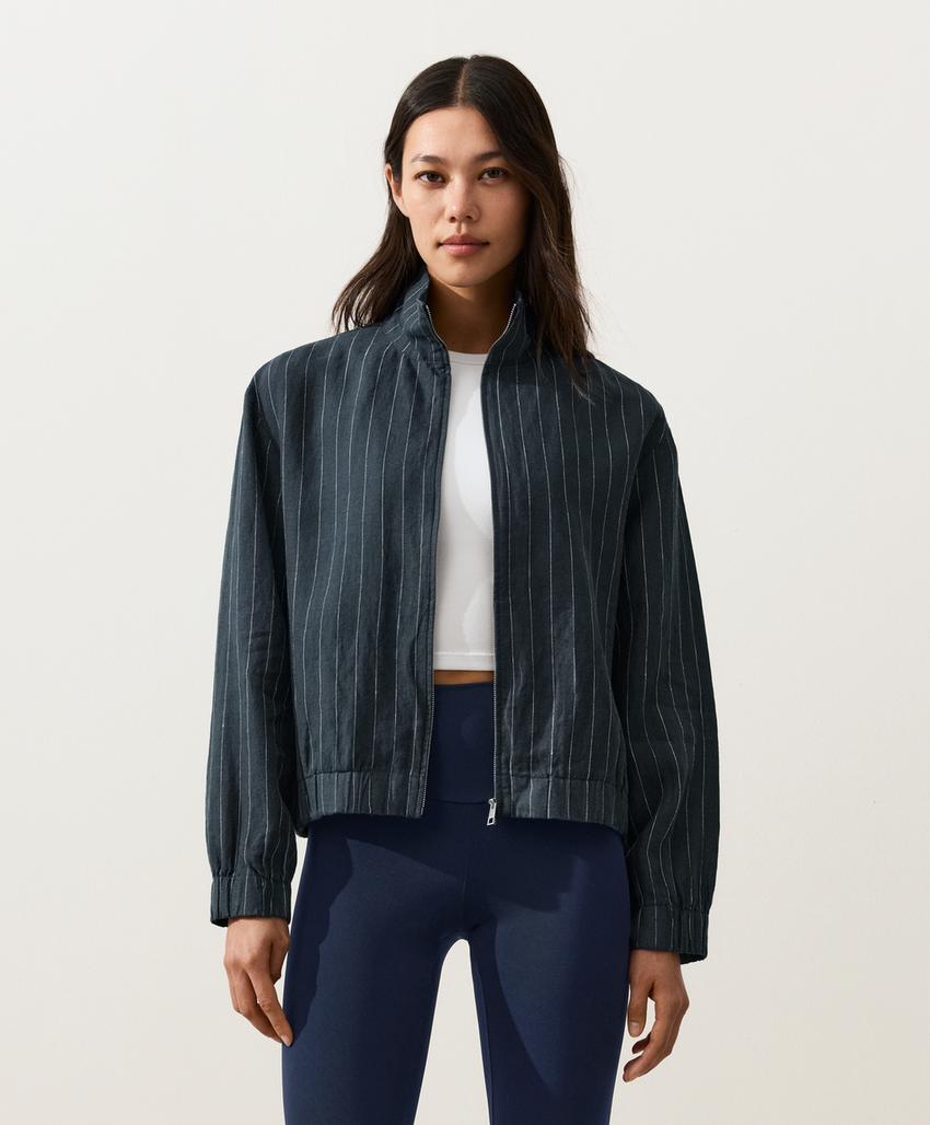 Куртка из 100%-го льна в тонкую полоску с высоким воротником