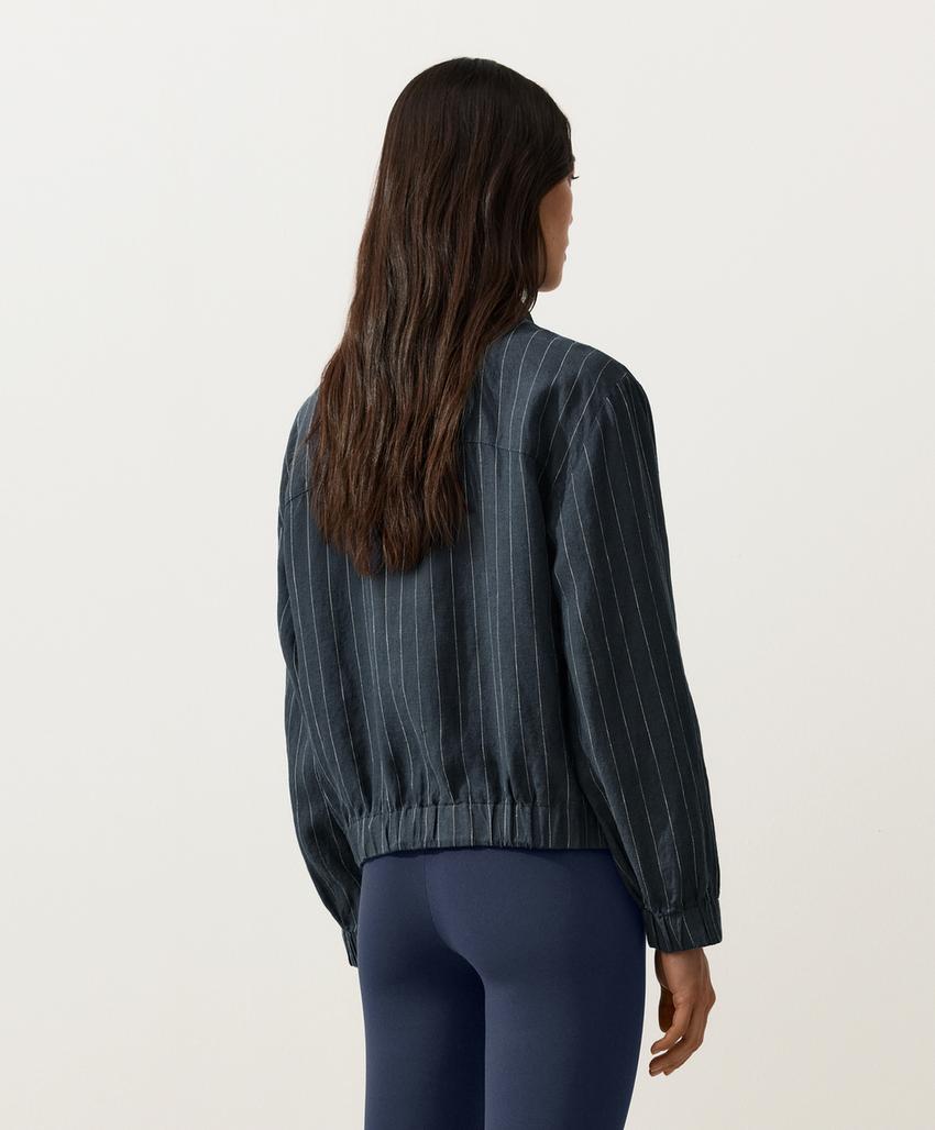 Куртка из 100%-го льна в тонкую полоску с высоким воротником