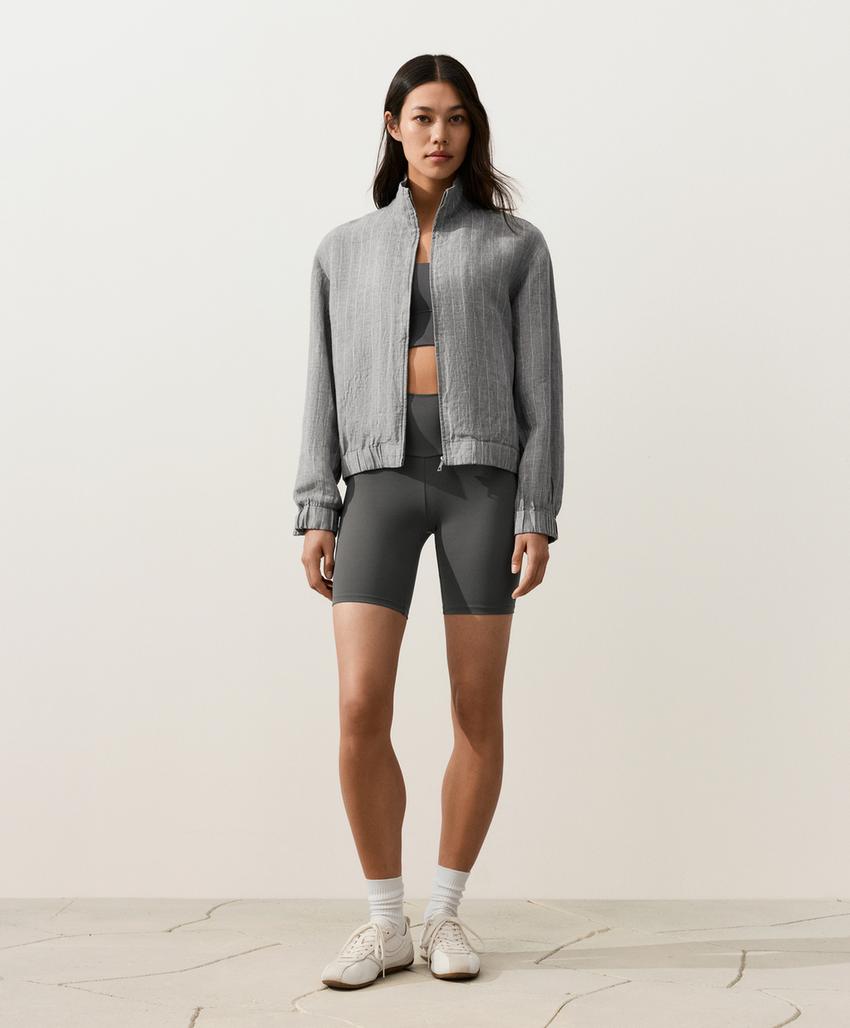 Куртка из 100%-го льна в тонкую полоску с высоким воротником