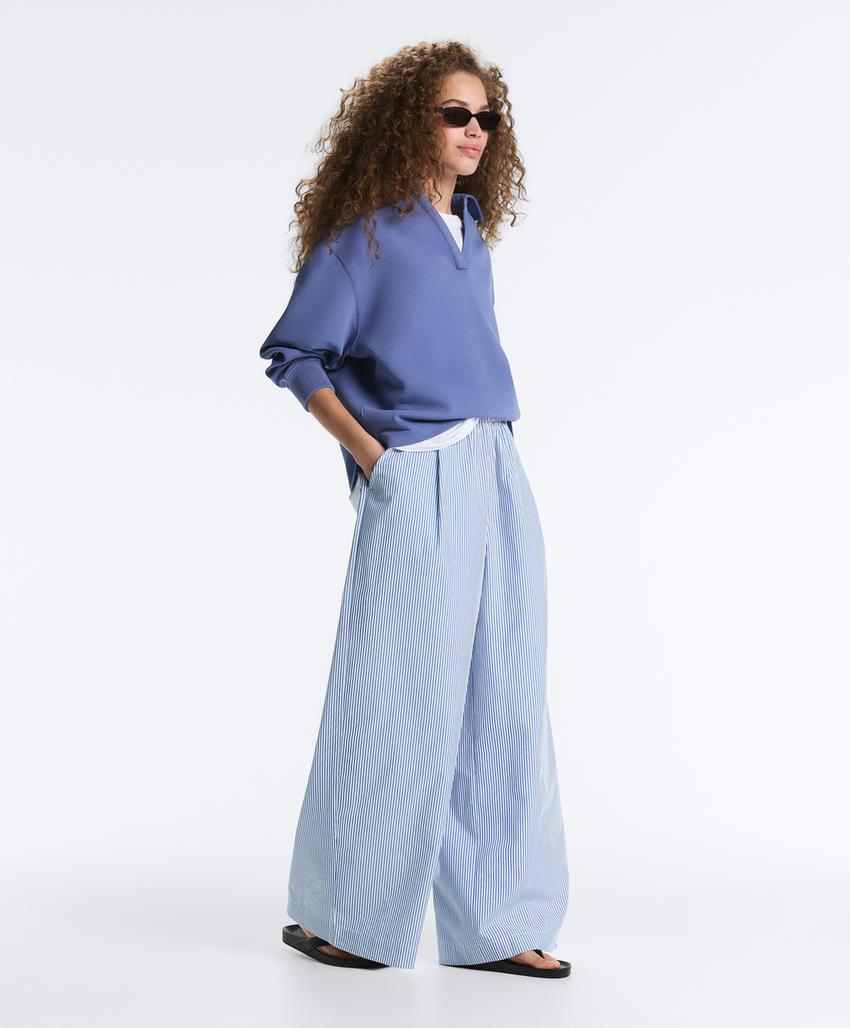 Поло с V-образным вырезом из смесового хлопка