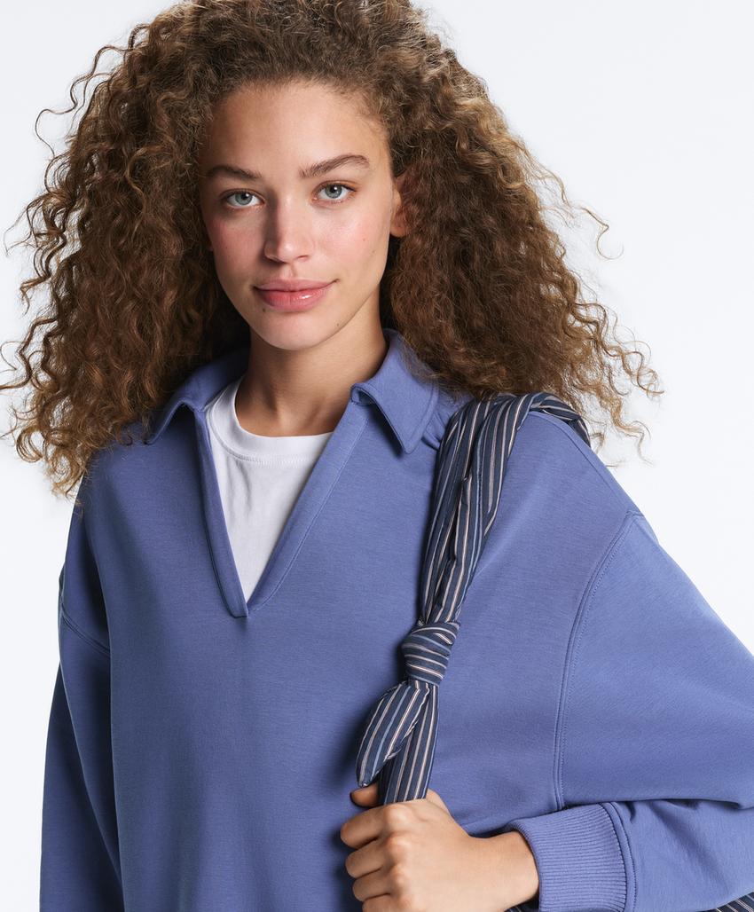 Поло с V-образным вырезом из смесового хлопка