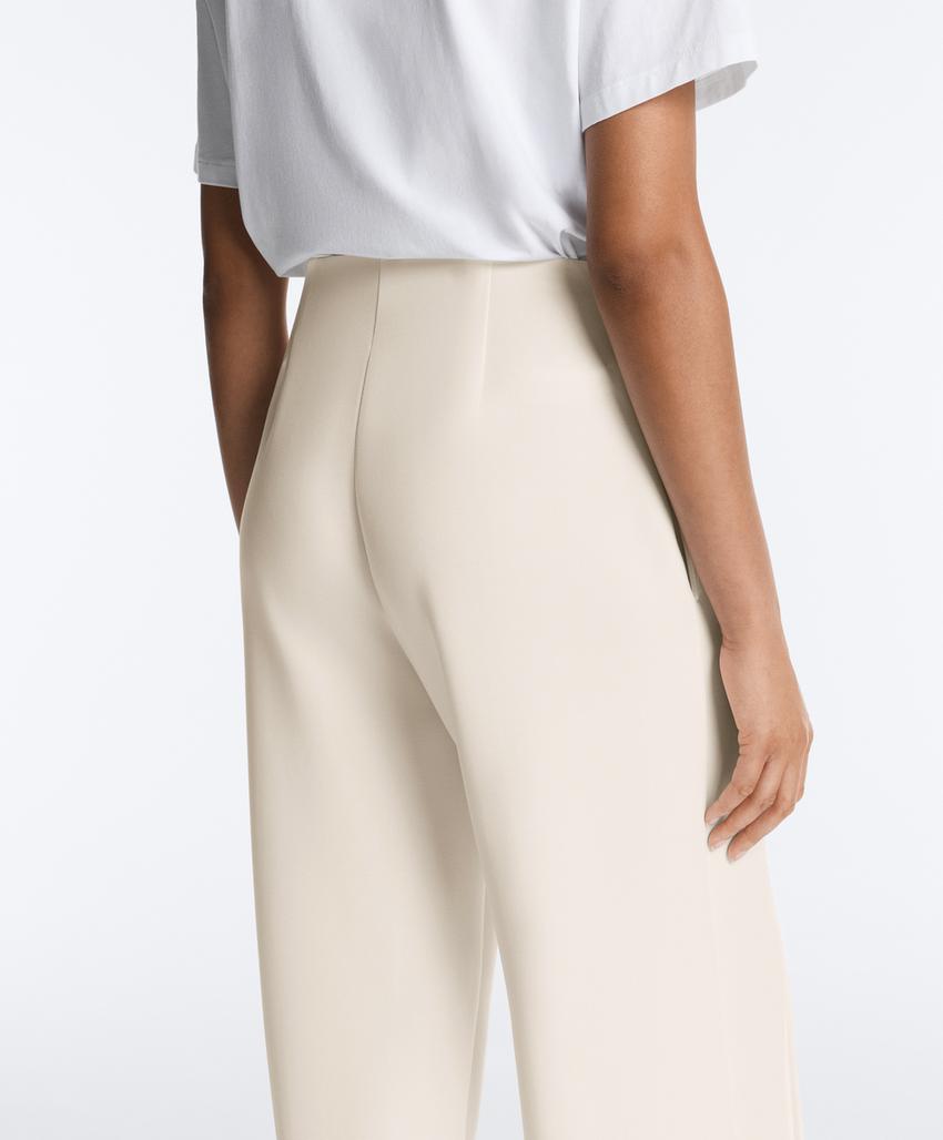 Прямые брюки с модалом и мягкими кантами