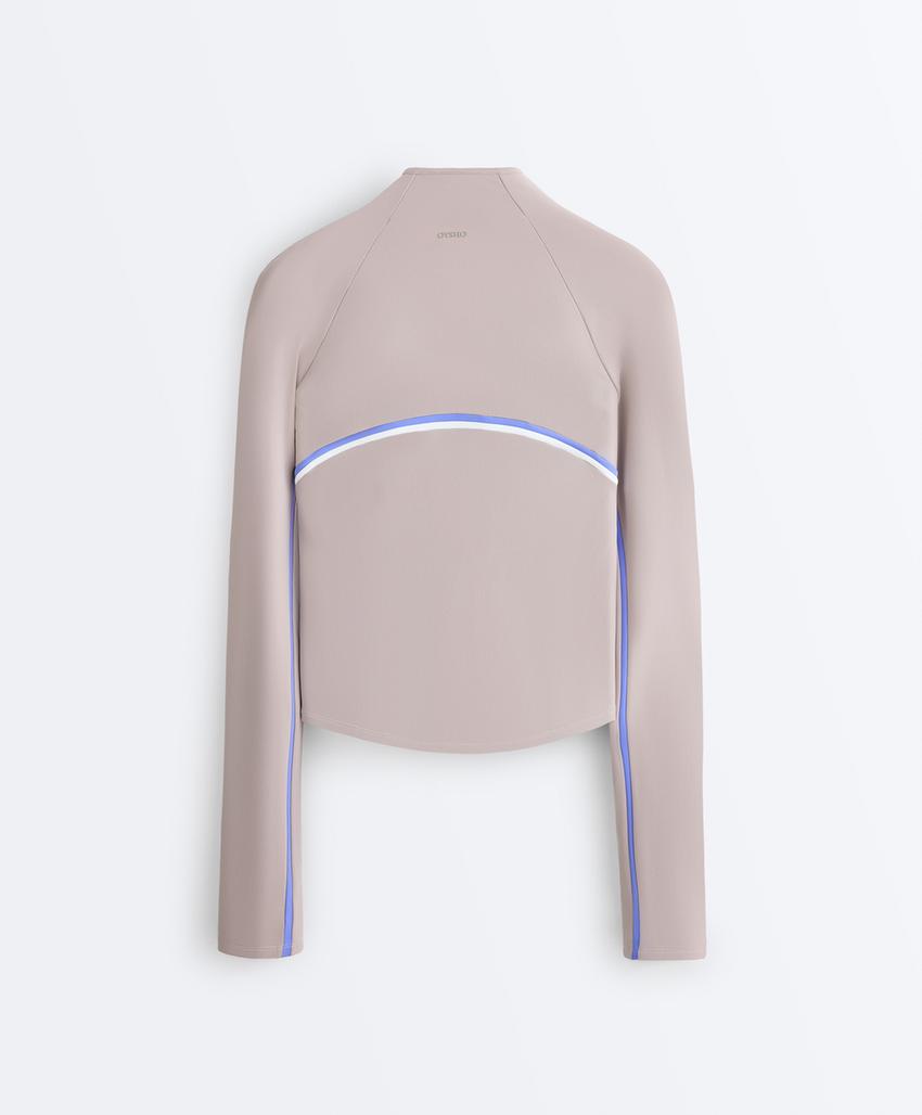 Легкая и теплая высокотехнологичная куртка с контрастными деталями