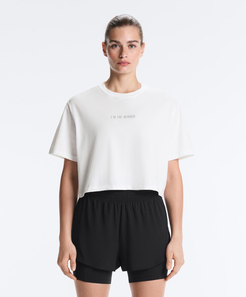 Укороченная футболка Boxy из смесового хлопка с надписью