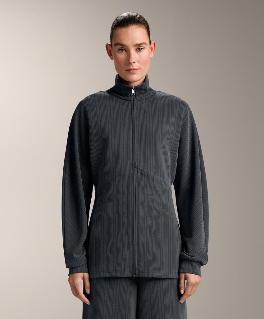 Длинная куртка с асимметричной полосой из модала