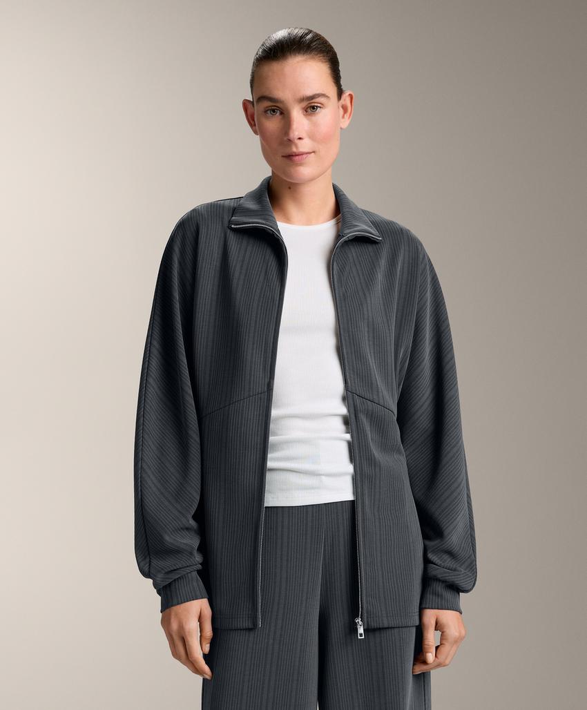 Длинная куртка с асимметричной полосой из модала