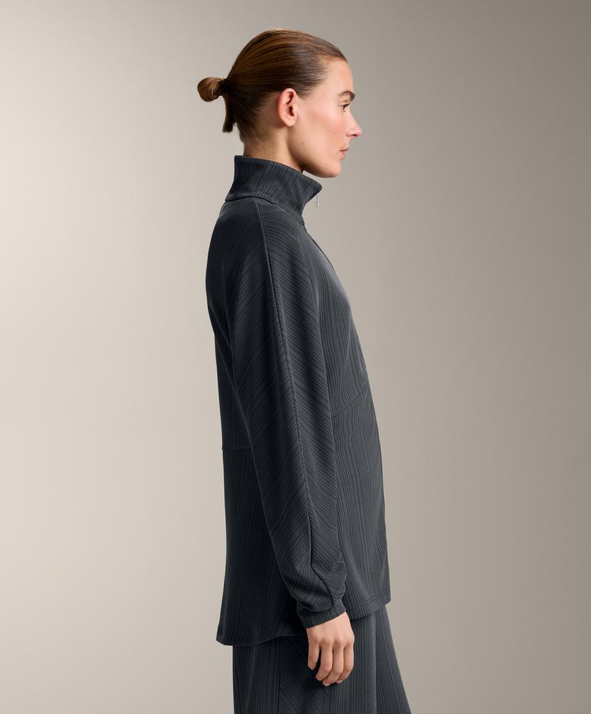 Длинная куртка с асимметричной полосой из модала