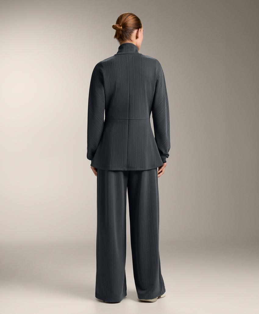 Длинная куртка с асимметричной полосой из модала