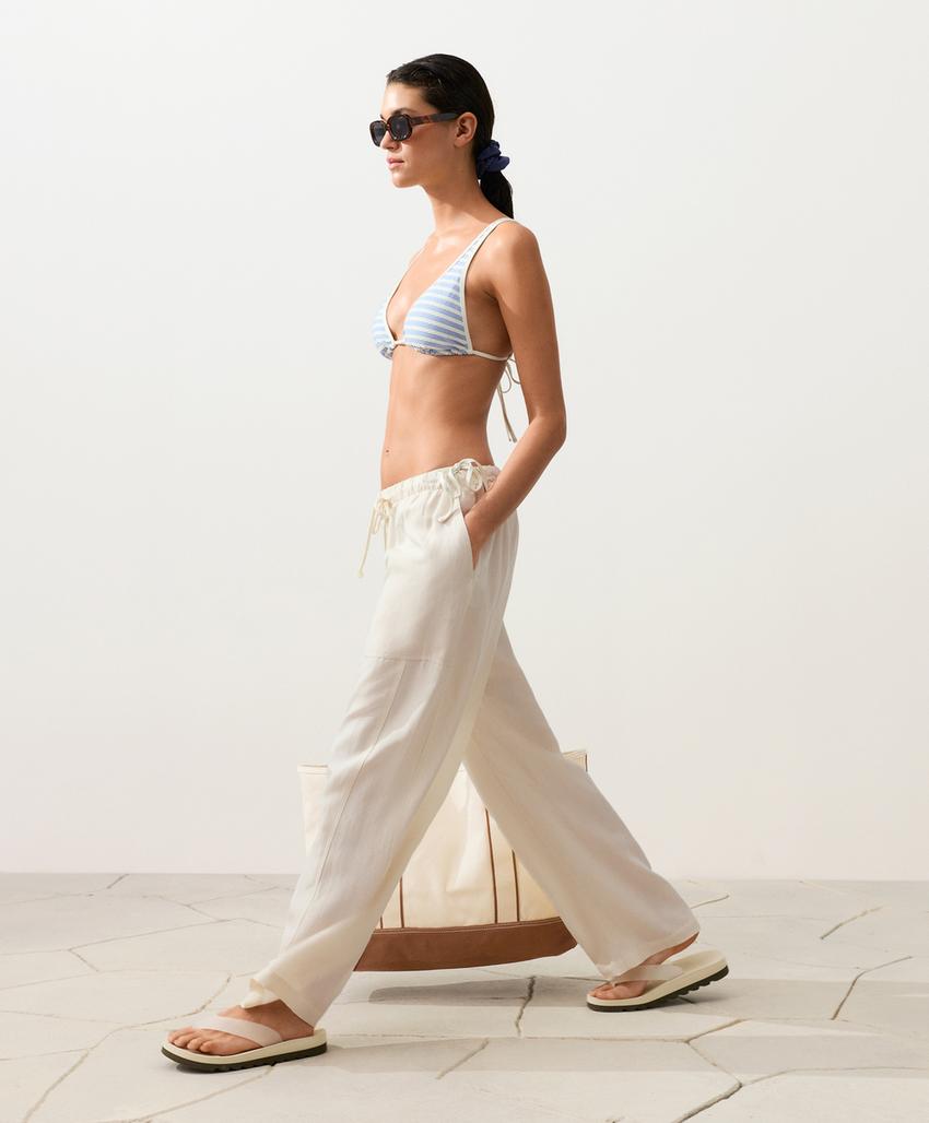 Топ бикини с треугольными чашками в рельефную полоску