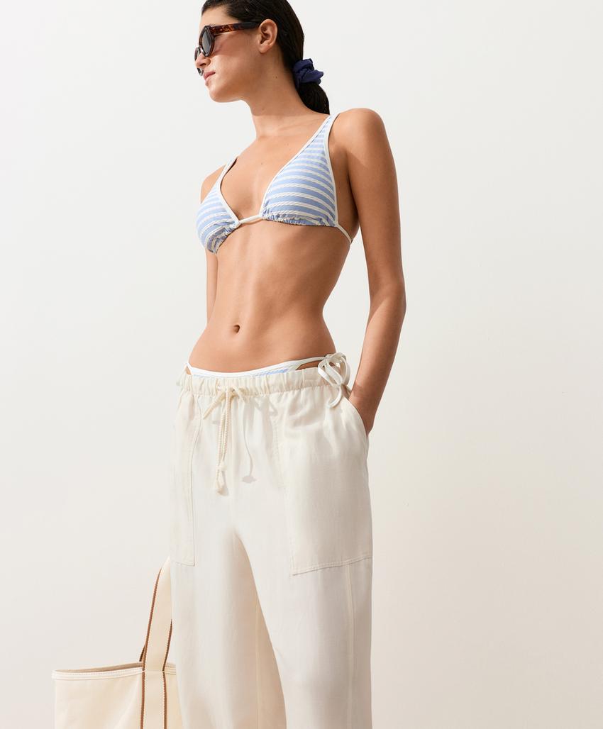 Полуоткрытые плавки бикини на завязках в полоску