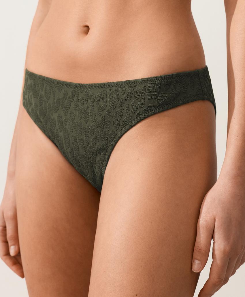 Классические плавки бикини с леопардовым принтом