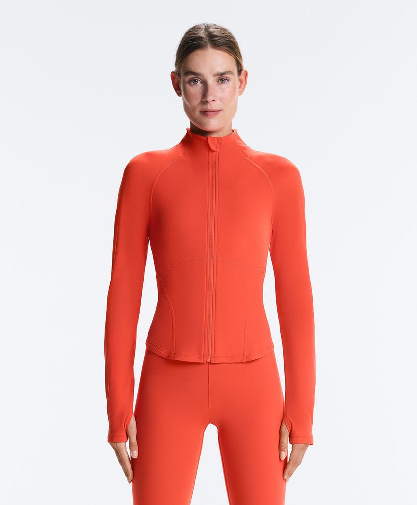 Легкая и теплая высокотехнологичная куртка с отстрочкой