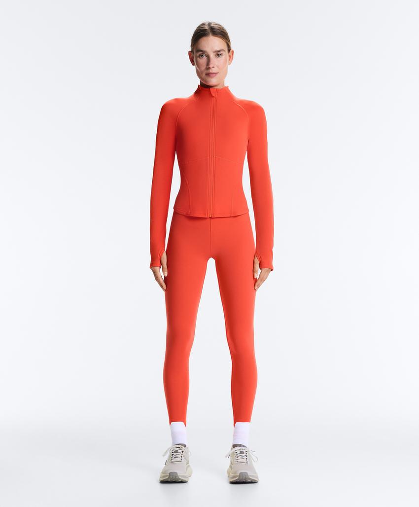 Легкая и теплая высокотехнологичная куртка с отстрочкой