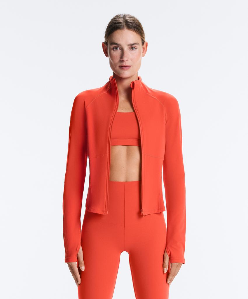 Легкая и теплая высокотехнологичная куртка с отстрочкой