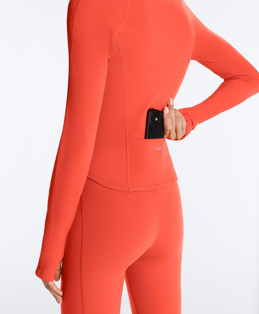 Легкая и теплая высокотехнологичная куртка с отстрочкой