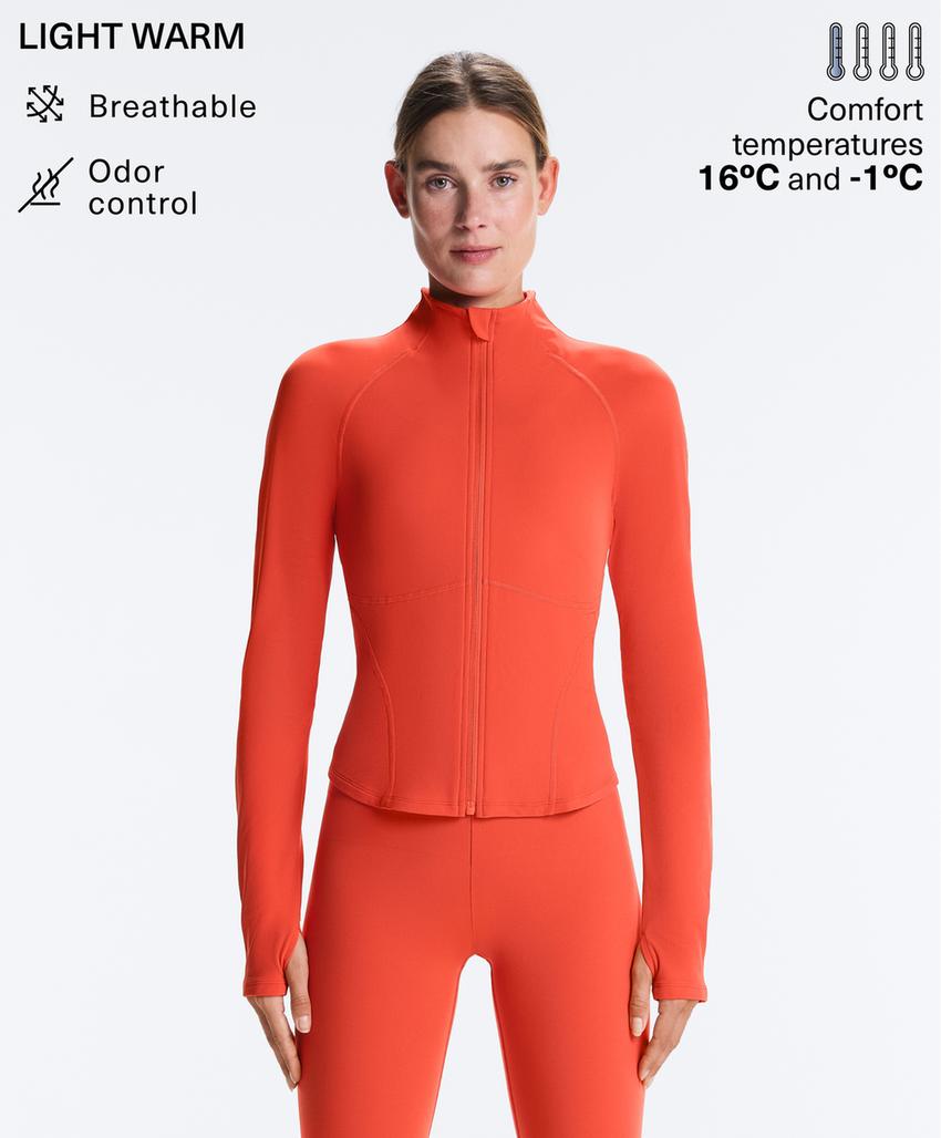 Легкая и теплая высокотехнологичная куртка с отстрочкой