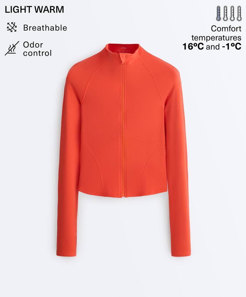 Легкая и теплая высокотехнологичная куртка с отстрочкой