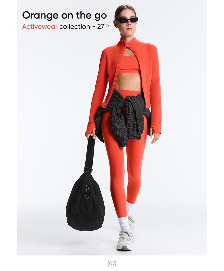 Легкая и теплая высокотехнологичная куртка с отстрочкой