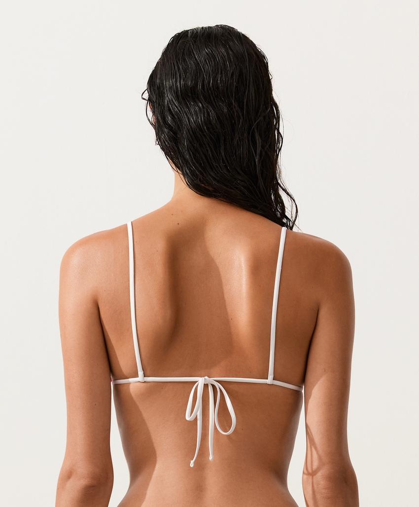 Топ бикини с треугольными чашками из вязаного полотна в полоску