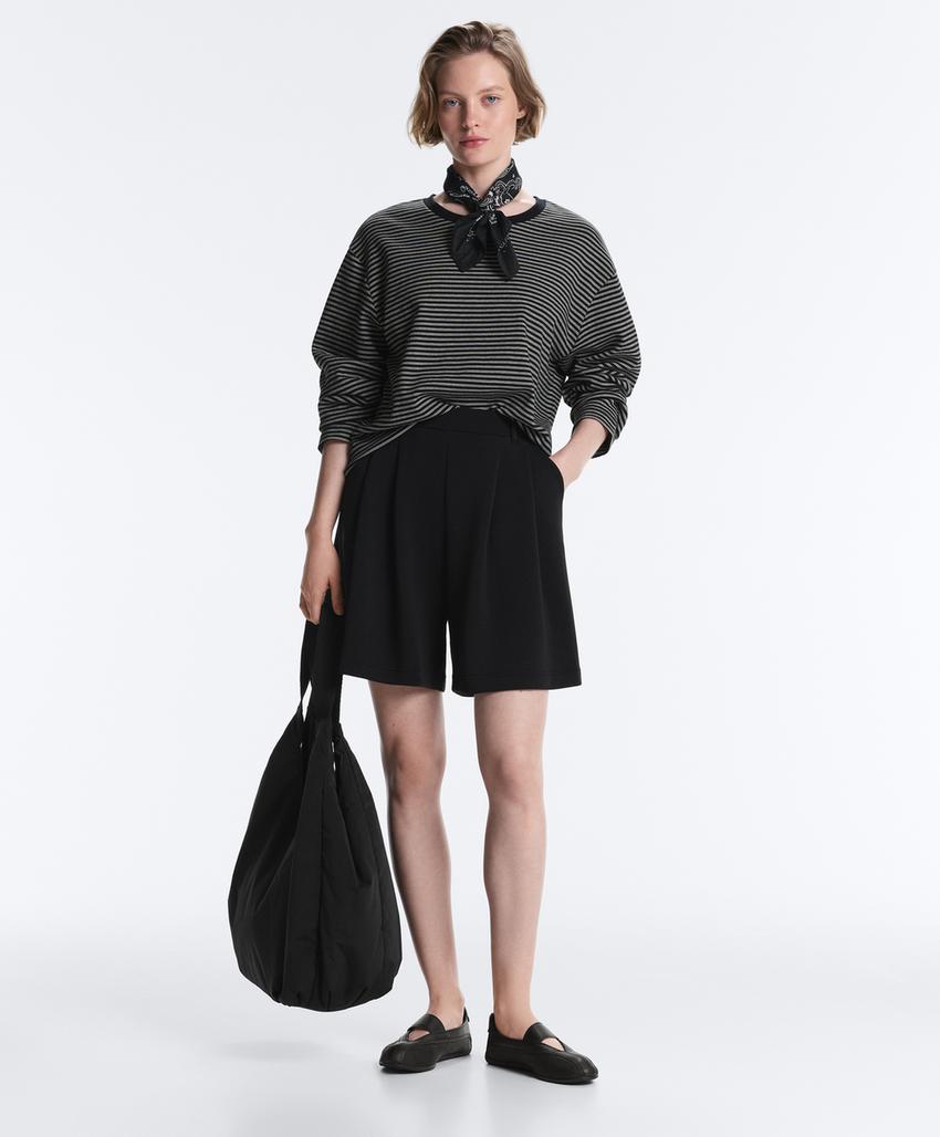 Бермуды с модалом и складками