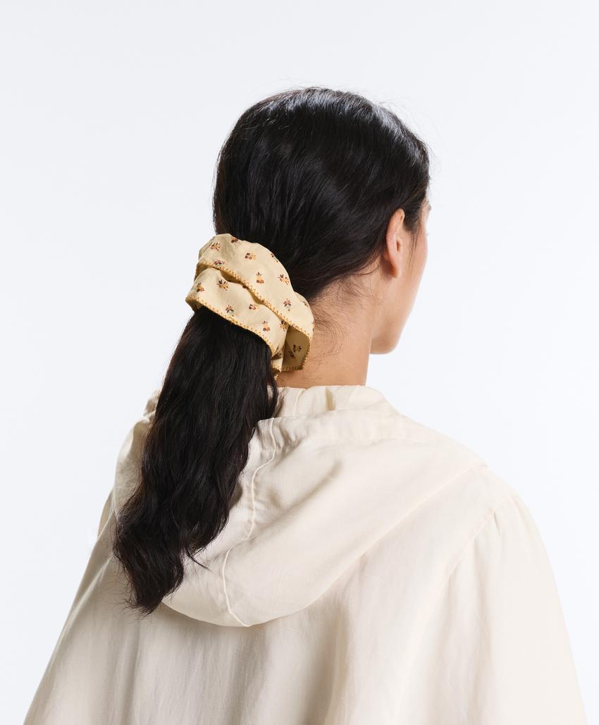 Большая резинка для волос с принтом