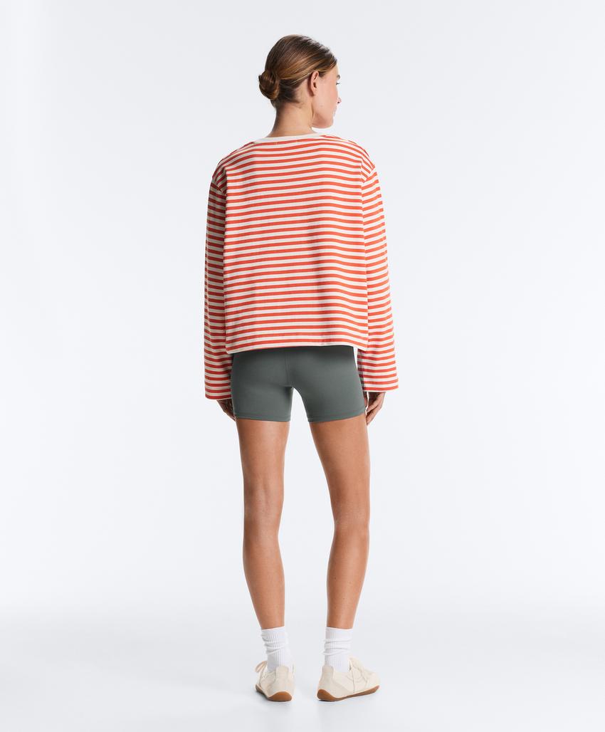 Футболка Boxy в полоску из 100%-го хлопка с длинными рукавами