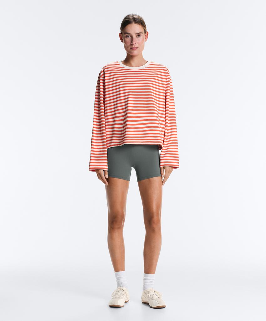 Футболка Boxy в полоску из 100%-го хлопка с длинными рукавами