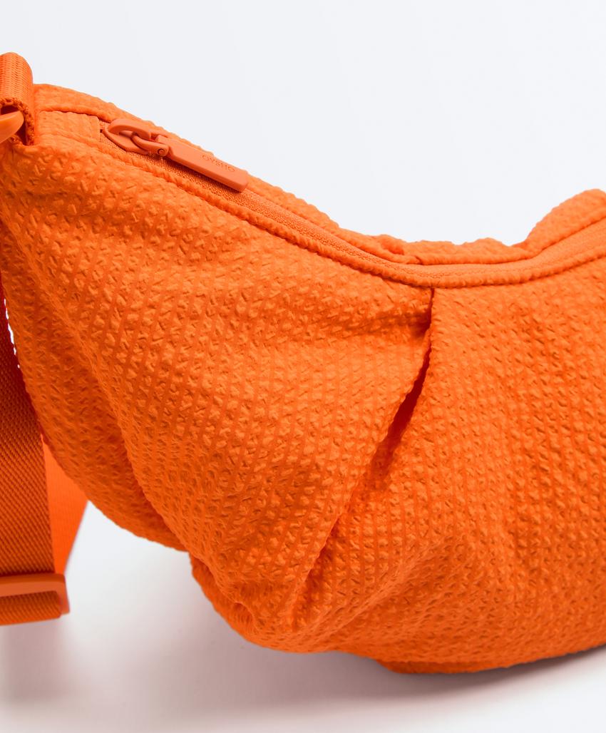 Mala a tiracolo acolchoada aos quadrados