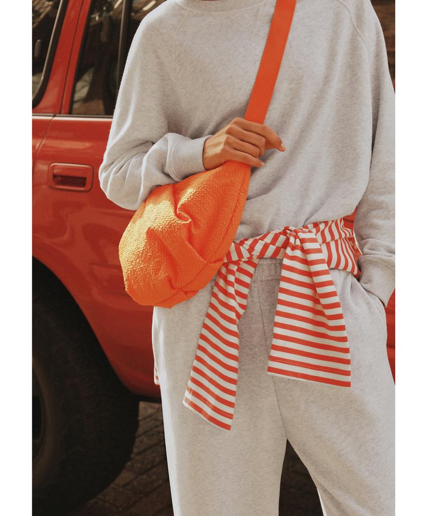 Mala a tiracolo acolchoada aos quadrados