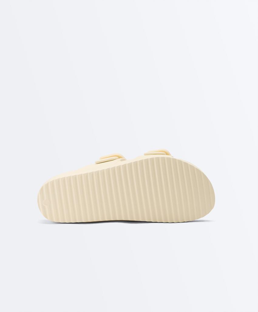 Сандалии для бассейна с пряжками