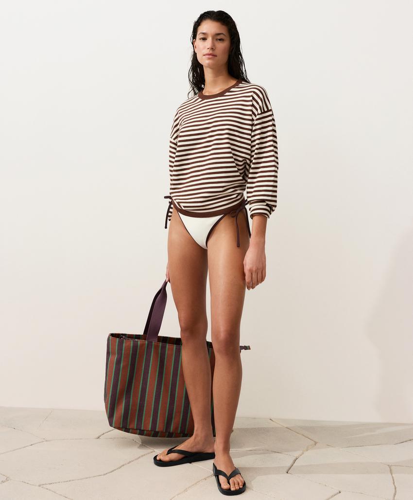 Полуоткрытые плавки бикини с контрастной окантовкой и завязками