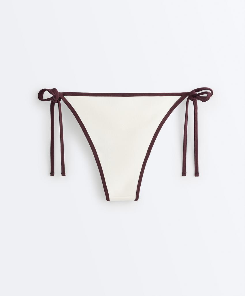 Полуоткрытые плавки бикини с контрастной окантовкой и завязками