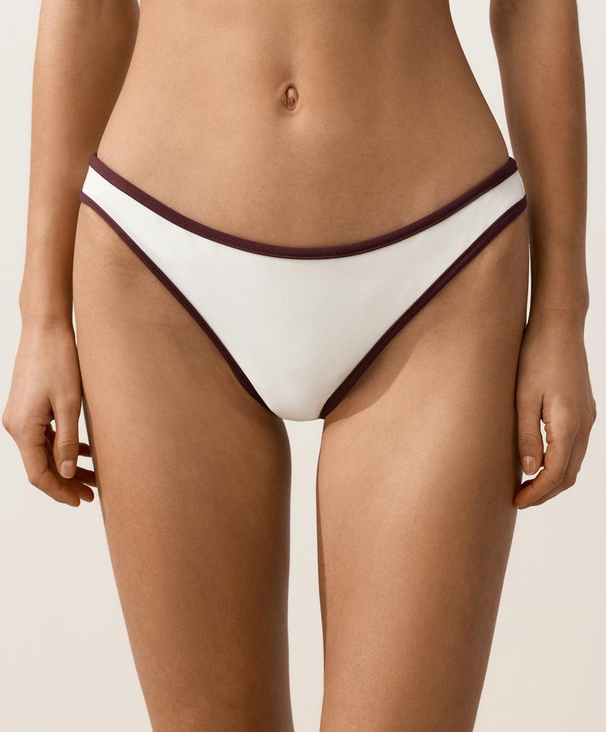 Классические плавки бикини с контрастной окантовкой