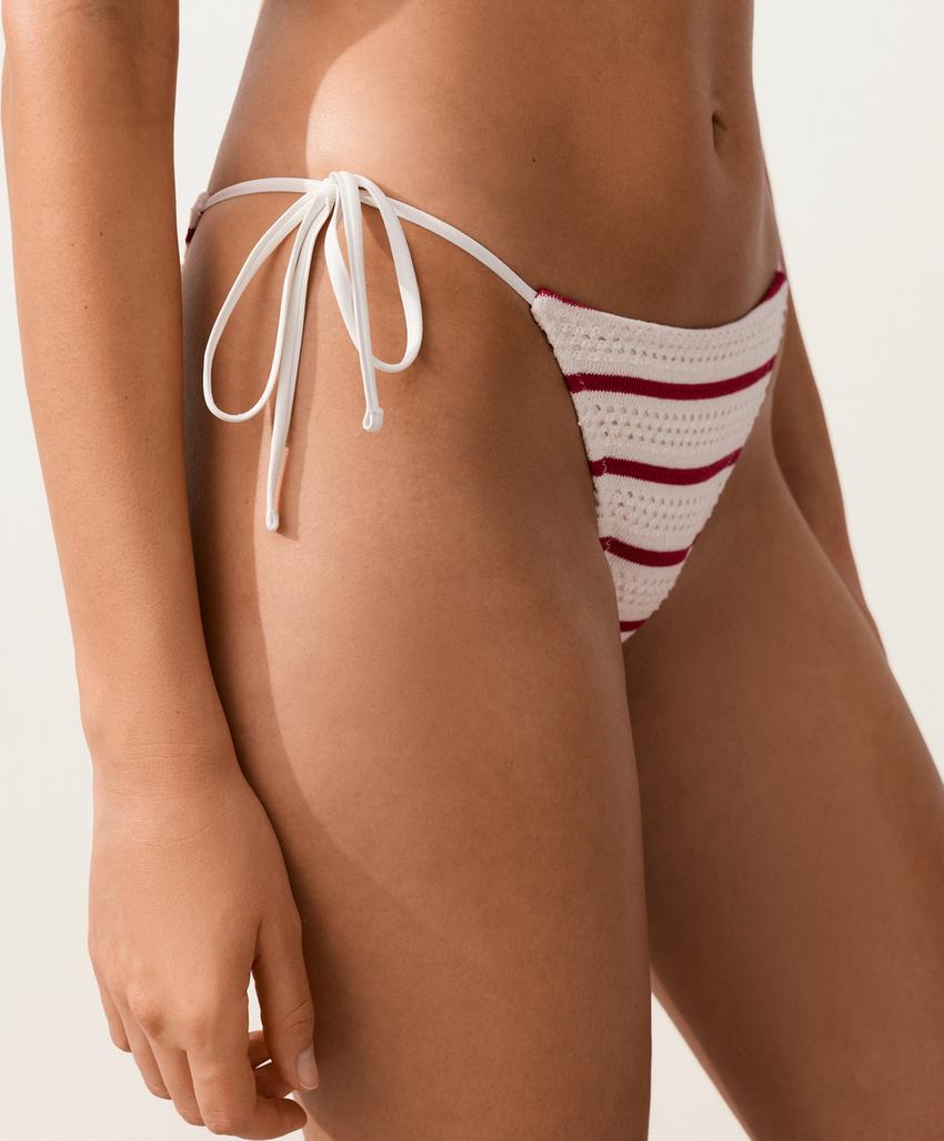 Полуоткрытые плавки бикини из вязаного полотна в полоску