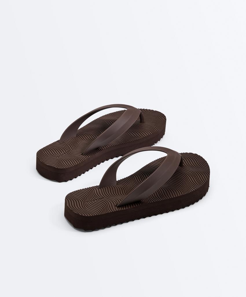 Sandálias de banho de plataforma com textura