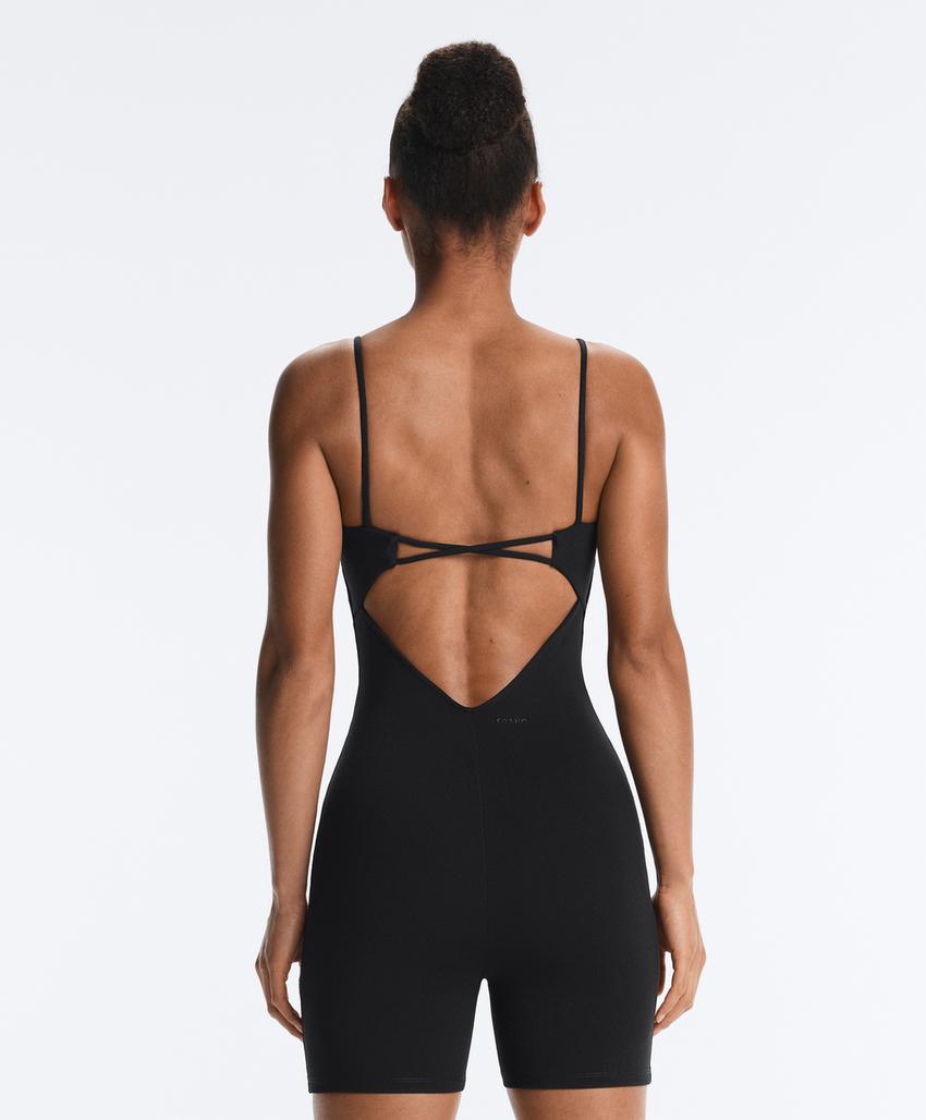 Короткий комбинезон Evermove с вырезом-лодочкой