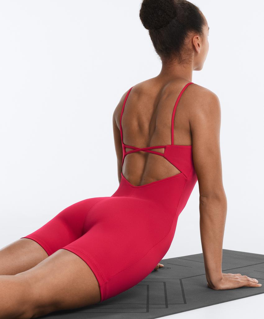 Короткий комбинезон Evermove с вырезом-лодочкой