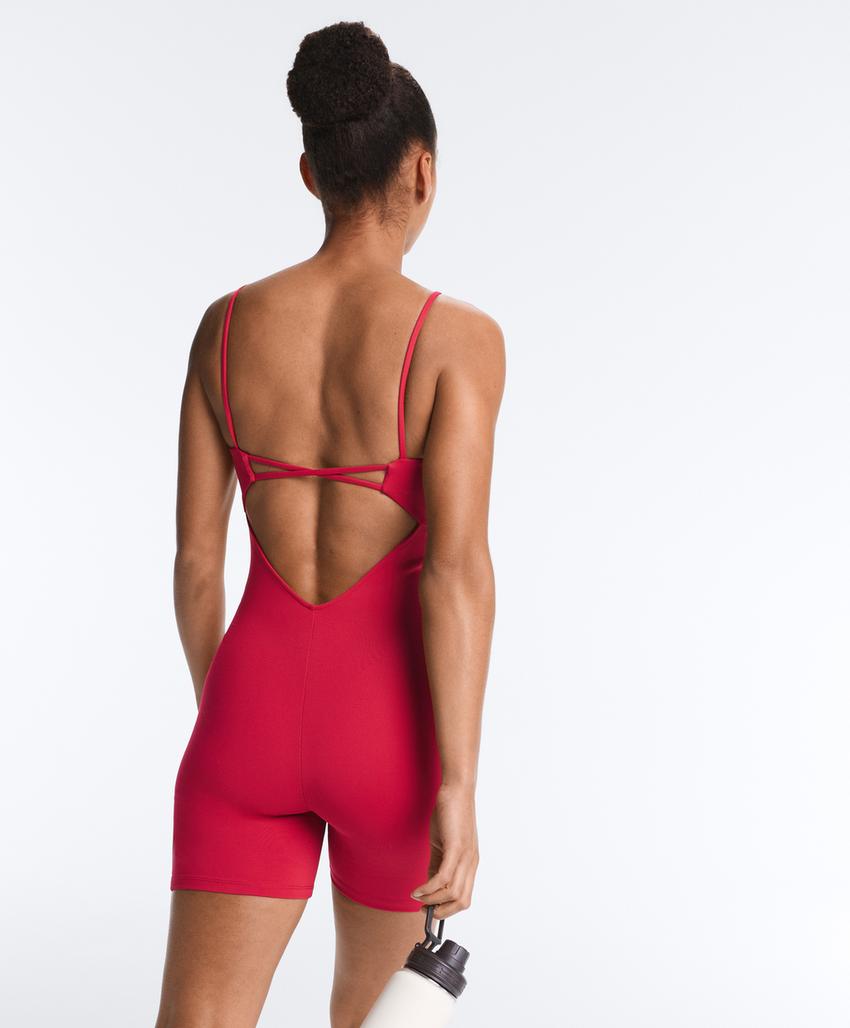 Короткий комбинезон Evermove с вырезом-лодочкой