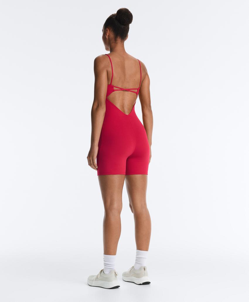 Короткий комбинезон Evermove с вырезом-лодочкой