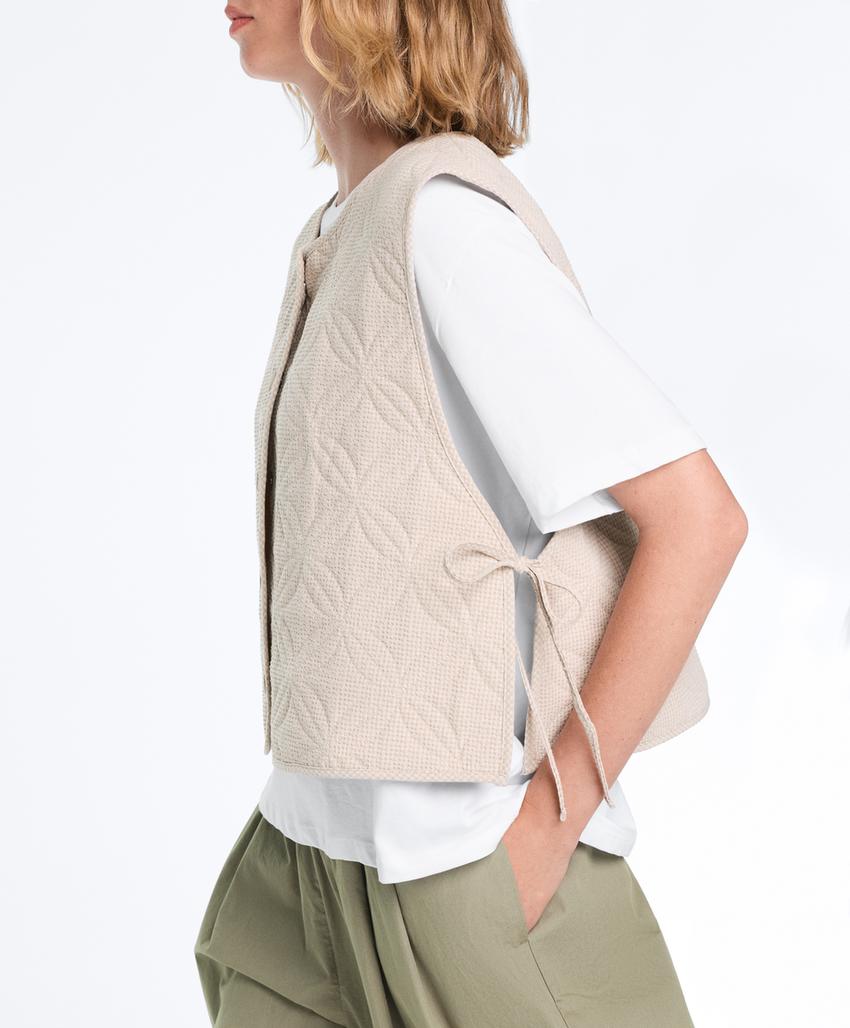 Тонкий стеганый жилет виши с цветочным принтом