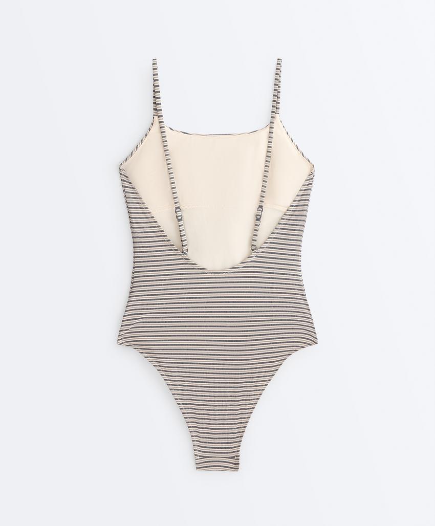 Купальник в полоску с треугольным вырезом