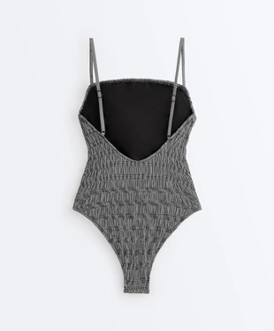 Купальник бандо с мелкими эластичными сборками и узором виши- Заказать в России