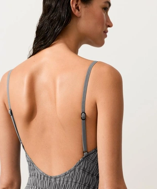 Купальник бандо с мелкими эластичными сборками и узором виши- Заказать в России