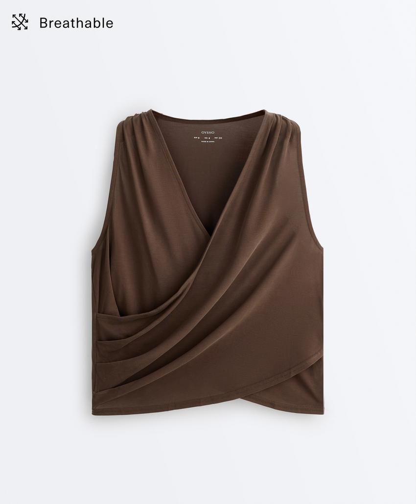 Футболка из смесового модала на запах без рукавов