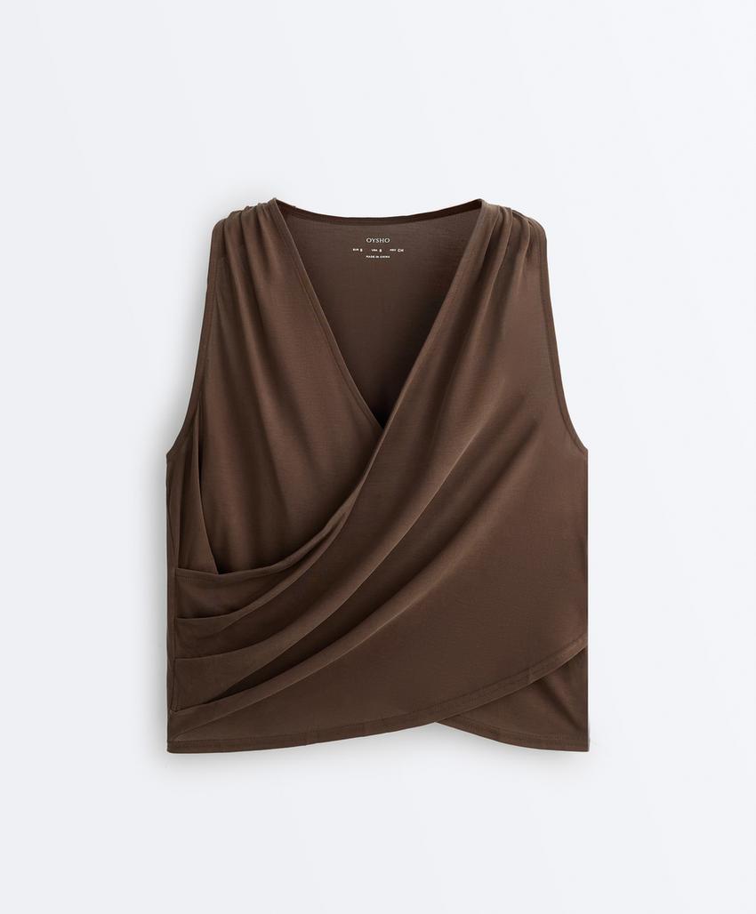 Футболка из смесового модала на запах без рукавов