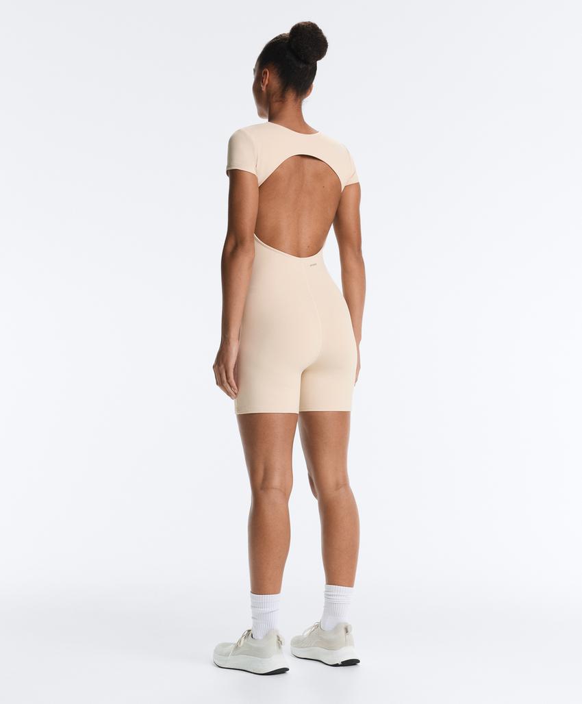 Короткий комбинезон Evermove с квадратным вырезом