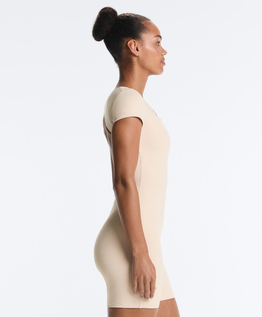 Короткий комбинезон Evermove с квадратным вырезом