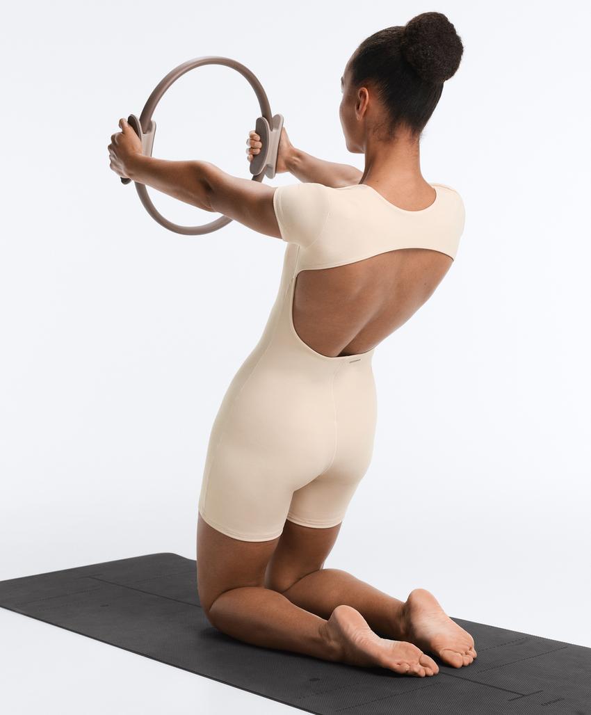 Короткий комбинезон Evermove с квадратным вырезом