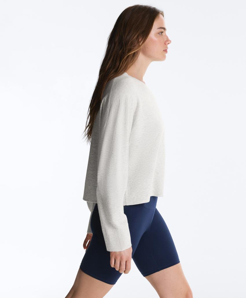 Свитер с круглым вырезом
